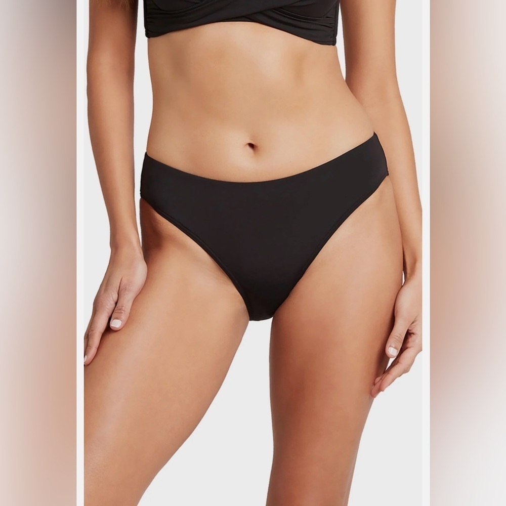 Sea Level Essentials High Leg Mid Rise Bikini Bottoms in Black